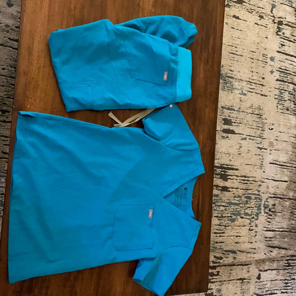 Teal Figs Scrub Set